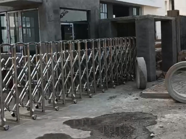 电动伸缩门