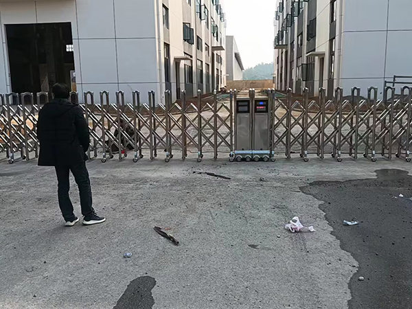 电动伸缩门
