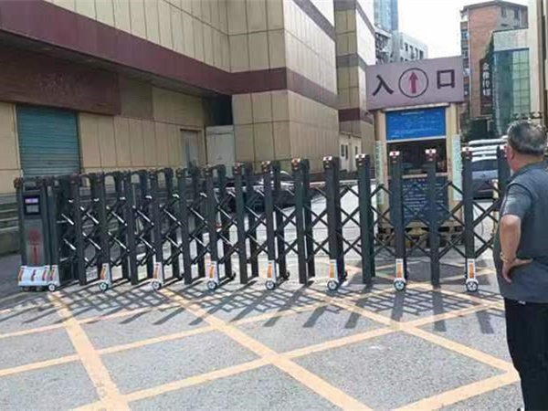 电动伸缩门