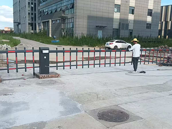 车牌识别系统 道闸，伸缩门