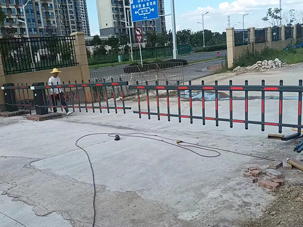 车牌识别系统 道闸，伸缩门